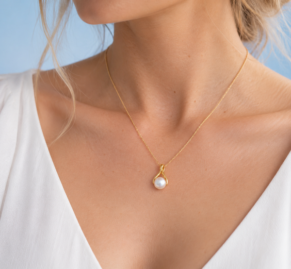 9ct Yellow Gold Freshwater Pearl Pendant & Chain
